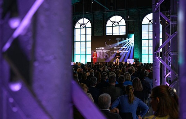 Das Finale des Kulturhauptstadtjahres in Chemnitz wird mit einem Empfang im Industriemuseum eingeleitet. - © Hendrik Schmidt/dpa