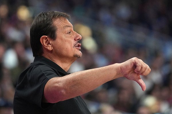 Ergin Ataman und die Türkei treffen im EM-Finale auf Deutschland. - © Sergei Grits/AP/dpa