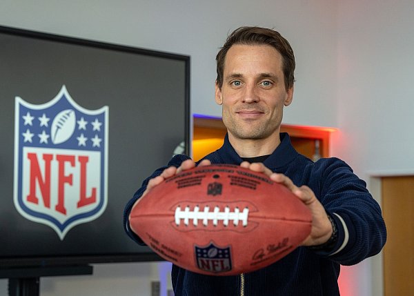 Laut Deutschlands NFL-Chef Alexander Steinforth werden internationale Spiele immer beliebter bei den Teams. - © Soeren Stache/dpa
