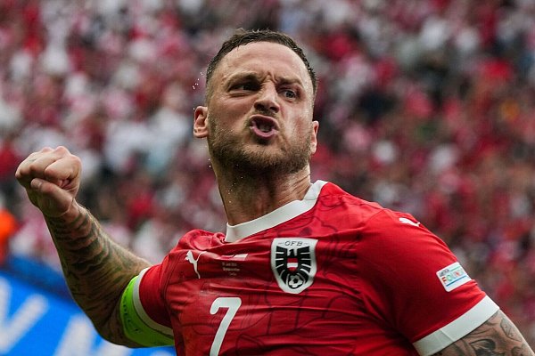 Österreichs Marko Arnautovic feiert sein Tor zum 3:1. - © Sören Stache/dpa