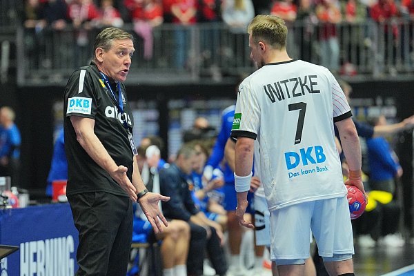 Bundestrainer Alfred Gislason sieht in vielen Phasen ein fehlerhaftes deutsches Spiel. - © Sören Stache/dpa