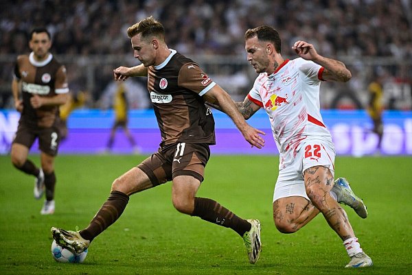 Aufsteiger St. Pauli zeigt gegen RB Leipzig über weite Strecken ein tolles Spiel. - © Gregor Fischer/dpa