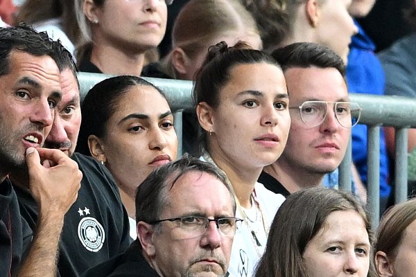 Lena Oberdorf ist bei der EM nur Zuschauerin - © Carmen Jaspersen/dpa