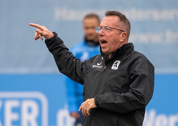 Das Team von Trainer Markus Kauczinski gewann 3:0. (Archivfoto) - © Peter Kneffel/dpa