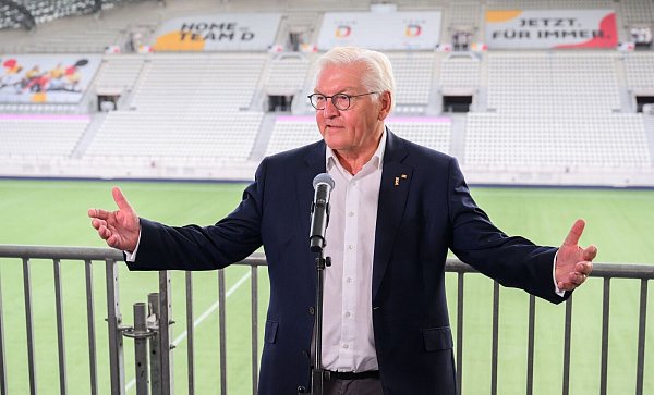 Bundespräsident Steinmeier ist begeistert vom Start der Paralympics in Paris. - © Julian Stratenschulte/dpa