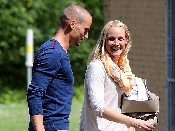 Peer Kluge wechselt von Hertha BSC an den Teuto.hier mit Teammanagerin Katrin Meyer auf dem Trainingsgelände an der Friedrich-Hagemann-Straße, - © FOTO: DPA