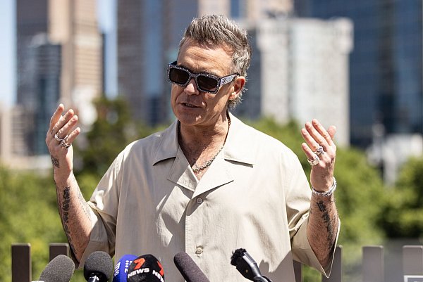 Robbie Williams erzählt in dem Film «Better Man» seine Geschichte - in Form eines Affen. - © Diego Fedele/AAP/dpa