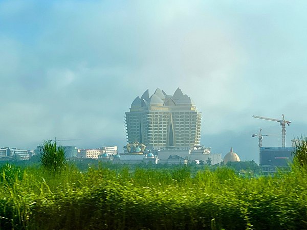 Solche Casinokomplexe entstehen derzeit in Laos direkt an der Grenze zu Thailand. (Archivbild) - © Carola Frentzen/dpa