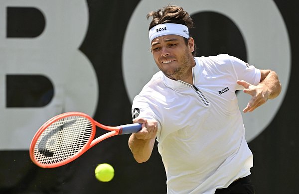 Taylor Fritz überzeugt im Halbfinale von Stuttgart. - © Marijan Murat/dpa