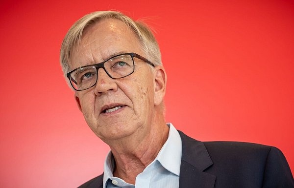 Der Linken-Abgeordnete Dietmar Bartsch fordert eine Lohnoffensive. (Archivbild) - © Michael Kappeler/dpa
