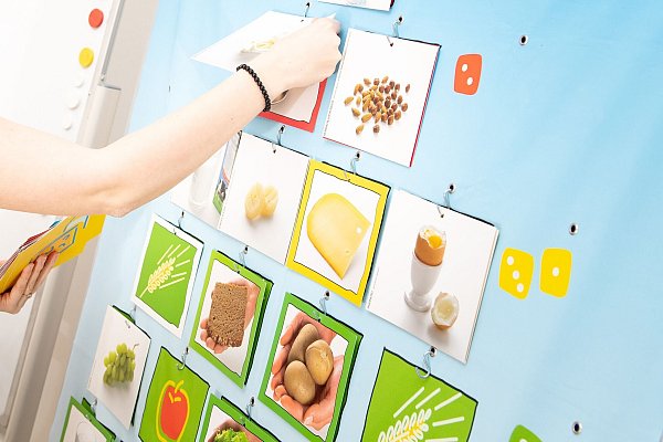 Diätassistenten bieten praktische Hilfe in Form von Ernährungsplänen und unterstützen dabei, eine ärztlich verordnete Diät einzuhalten. - © Zacharie Scheurer/dpa-tmn