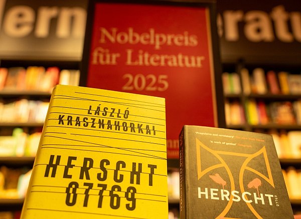 Die Handlung seines letzten Romans «Herscht 0779» lässt Krasznahorkai in einer thüringischen Kleinstadt spielen, in der gewalttätige Neonazis auftauchen. - © Soeren Stache/dpa