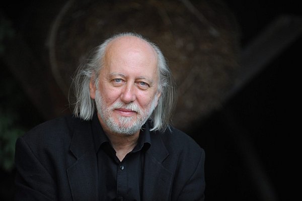 László Krasznahorkai, der ungarische Meister der literarischen Apokalypse, wird mit dem Nobelpreis ausgezeichnet. (Archivbild) - © Gyula Czimbal/MTI/EPA/dpa