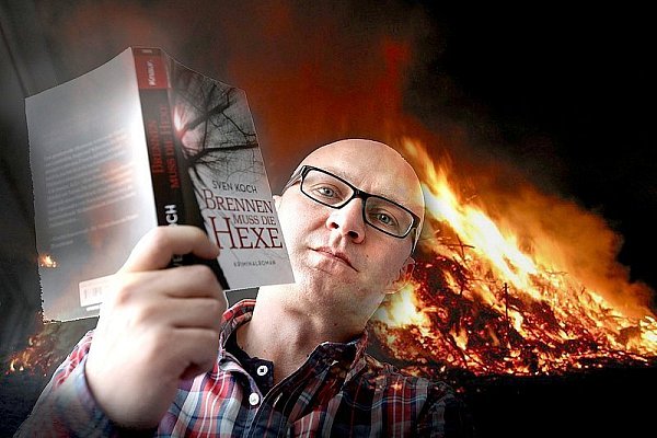 Der Journalist und Schriftsteller Sven Koch mit seinem zweiten Krimi. - © FOTO/MONTAGE: VERA GERSTENDORF-WELLE