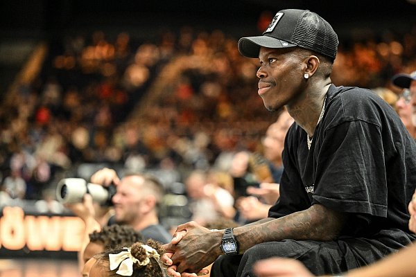 Dennis Schröder sieht eine Pleite seiner Löwen. - © Swen Pförtner/dpa