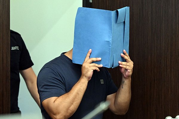 Der Angeklagte erreichte unter dem Namen «Abdelhamid» als Prediger bei Tiktok und Instagram Hunderttausende Follower. (Archivbild) - © Federico Gambarini/dpa