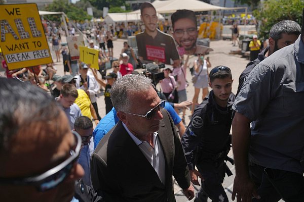 Laut dem US-Sondergesandten Witkoff haben die USA einen Plan zur Beendigung des Gaza-Krieges. - © Ariel Schalit/AP/dpa