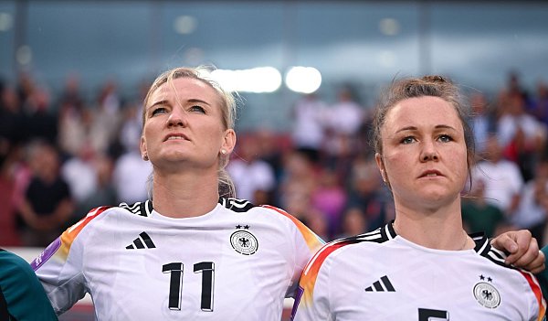 Popp bestreitet in Duisburg ihr letztes Länderspiel. Hegering wird zuvor verabschiedet. - © Sebastian Christoph Gollnow/dpa