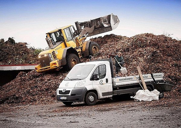 Künftig wird die Hälfte davon vergärt. Bauschutt und Altholz wird während der Bauzeit nicht angenommen.