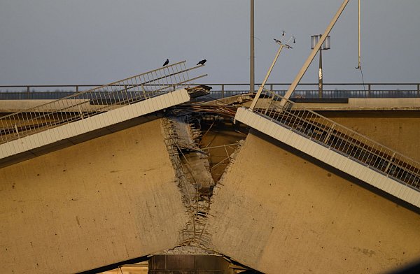 Deutschland hat einer neuen Studie zufolge enormen Finanzbedarf bei der Infrastruktur (Archivbild). - © Robert Michael/dpa