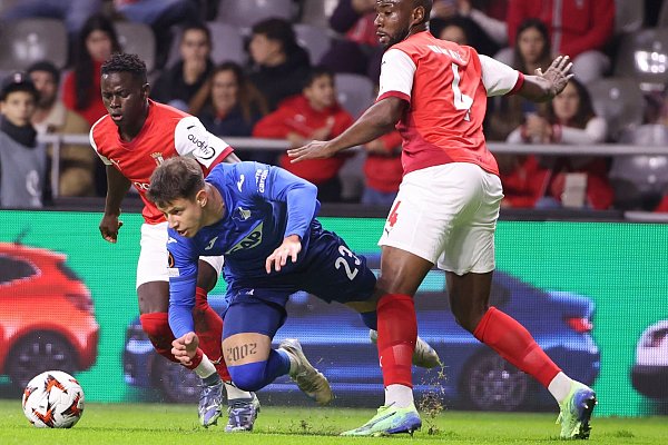 Hoffenheim und Adam Hlozek geraten ins Straucheln - © Luis Vieira/AP