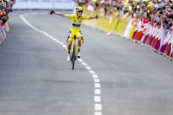 Triumphfahrt nach Chatel: Die Französin gewinnt auch die letzte Etappe. - © Jean-Christophe Bott/KEYSTONE/dpa