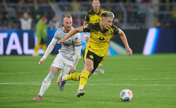 Nationalspieler Nico Schlotterbeck (r) überzeugte bei seinem Comeback. - © Bernd Thissen/dpa
