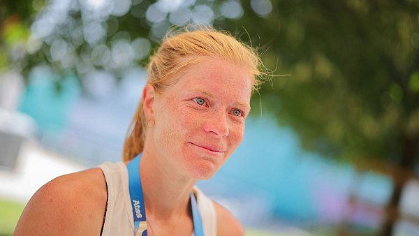 Annika Zillekens hat nach ihrem letzten Wettkampf Tränen in den Augen. - © Rolf Vennenbernd/dpa