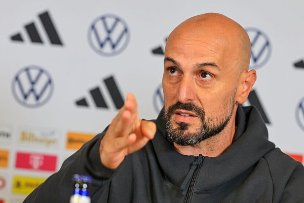 Gibt den Weg für die U21 vor: Trainer Antonio Di Salvo. - © Jan Woitas/dpa