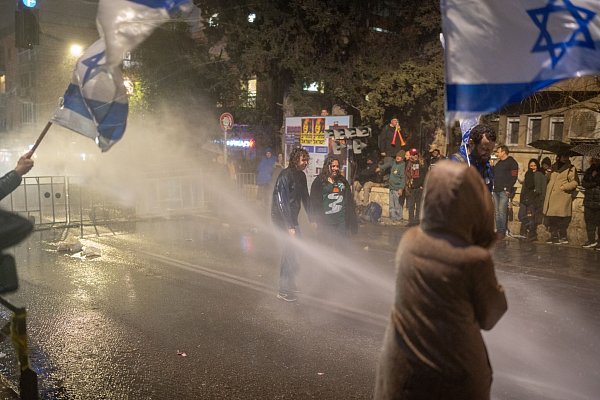 Tausende demonstrierten in Jerusalem gegen die Politik der israelischen Regierung. - © Ilia Yefimovich/dpa