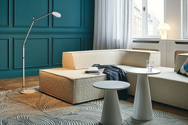 Individuell einstellbare Stehlampen reduzieren Blendungseffekte und entlasten die Augen. - © Peter Fehrentz/licht.de/Artemide/dpa-tmn