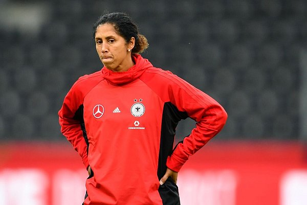 Als Spielerin Weltklasse, als Bundestrainerin glücklos: Steffi Jones. - © Uwe Anspach/dpa