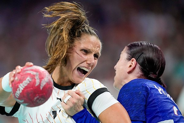Xenia Smits ist Handballerin des Jahres 2024. - © Aaron Favila/AP/dpa