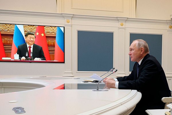 Russlands Präsident Wladimir Putin und Chinas Präsident Xi Jinping während einer Videokonferenz im Dezember 2022. - © Mikhail Klimentyev/Pool Sputnik Kremlin/AP/dpa