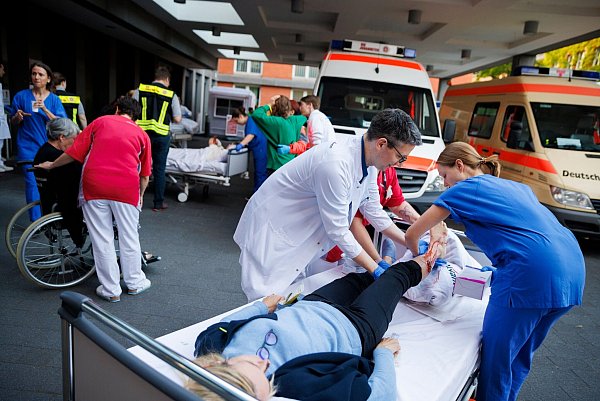 In Berliner Krankenhäusern finden regelmäßig Übungen statt. - © Carsten Koall/dpa
