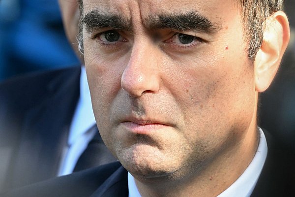Lecornu droht bereits in der kommenden Woche ein Misstrauensvotum. - © Martin Lelievre/POOL AFP/AP/dpa
