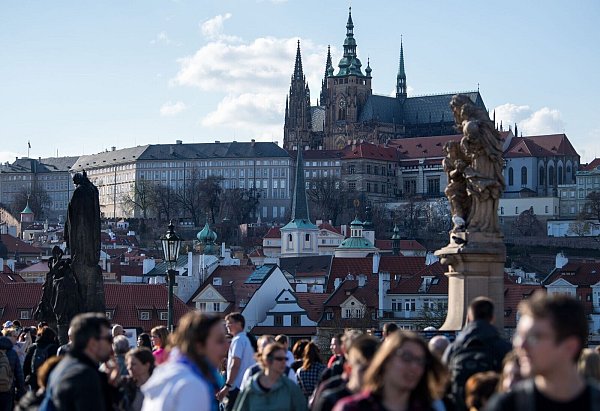 Die tschechische Hauptstadt Prag ist bei deutschen Touristen beliebt. - © Monika Skolimowska/dpa/dpa-tmn
