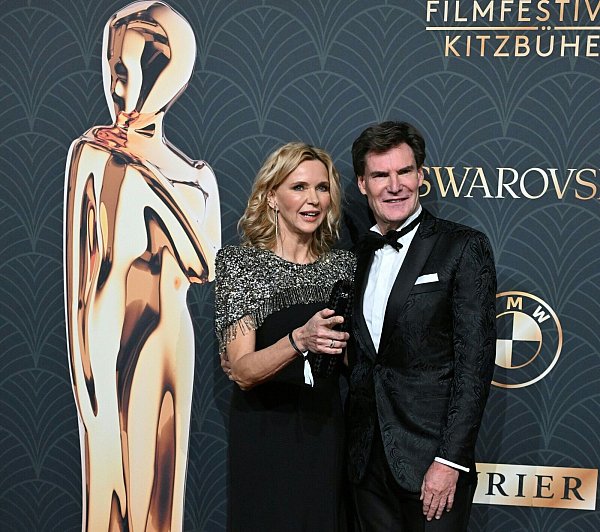 Veronica Ferres erhielt die Romy als beliebteste Schauspielerin TV/Streaming. - © Barbara Gindl/APA/dpa