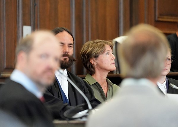Die Unternehmerin Christina Block stellt sich als Angeklagte den Fragen des Hamburger Landgerichts. - © Marcus Brandt/dpa-Pool/dpa