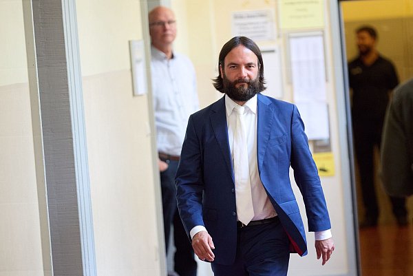 Verteidiger Ingo Bott ging es unter anderem darum, die Glaubwürdigkeit des Vaters infrage zu stellen. Der hatte vor Gericht viele Vorwürfe erhoben. - © Georg Wendt/dpa