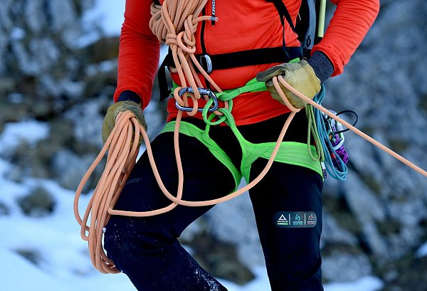Gute Ausrüstung und Erfahrung sind im Berg das A und O. - © Angelika Warmuth/dpa/dpa-tmn