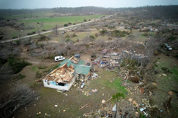 In Missouri starben mindestens zwölf Menschen infolge der Unwetter. - © Jeff Roberson/AP/dpa
