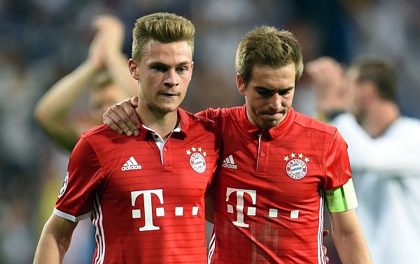 Lahm und Kimmich spielten gemeinsam für den FC Bayern. - © picture alliance / Andreas Gebert/dpa