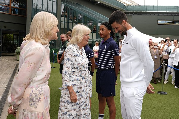 Worüber genau er mit Königin Camilla sprach, wollte Novak Djokovic nicht verraten. - © Jordan Pettitt/PA Wire/dpa