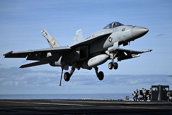 Die «USS Gerald R. Ford» ist das größte Kriegsschiff der Erde und bietet Platz für bis zu 90 Kampfflugzeuge und Hubschrauber. (Archivbild) - © Federico Gambarini/dpa
