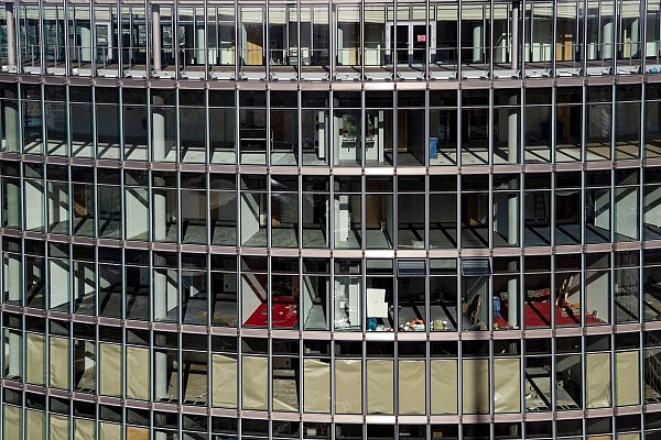 Der Markt für Gewerbeimmobilien ist seit längerer Zeit unter Druck. (Symbolbild) - © Paul Zinken/dpa