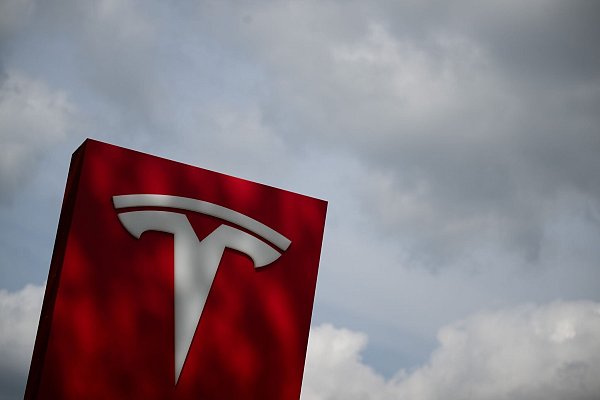 Tesla hatte im September starke Zahlen. (Archivbild) - © Sebastian Gollnow/dpa