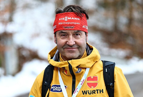 Sieht ein «Qualitätsproblem» im Skisprung-Nachwuchs: Sportdirektor Horst Hüttel. - © Daniel Karmann/dpa