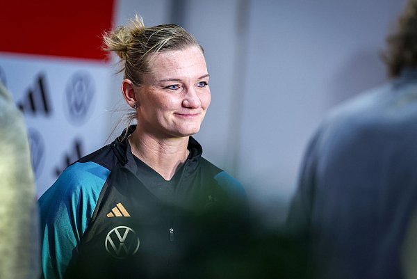 Ein letztes Mal im Rampenlicht: Kapitänin Alexandra Popp verabschiedet sich aus der Nationalelf. - © Christoph Reichwein/dpa