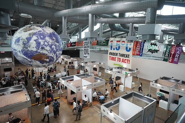 Auch auf dem Tagungsgelände gab es Protestaktionen. - © Andre Penner/AP/dpa